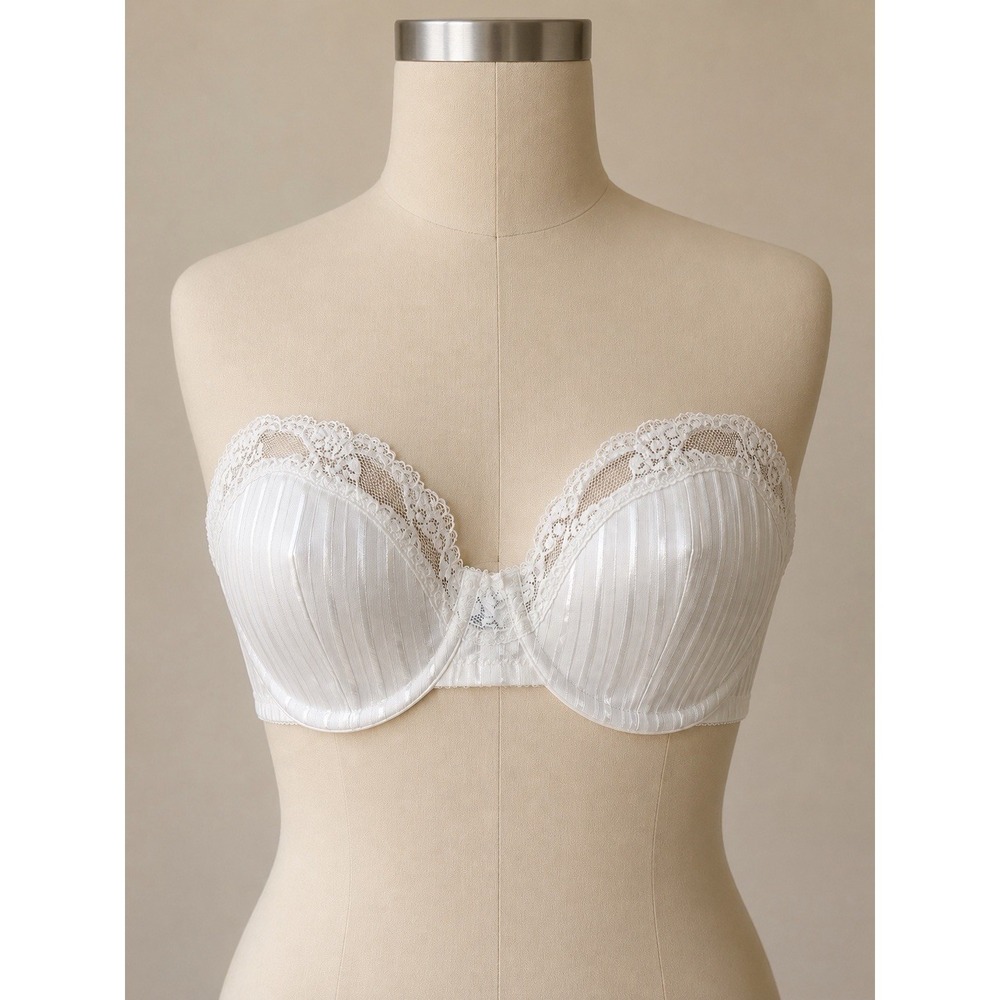 Vintage 1990s UnderScene White Satin Lace Bra NOS NWT Deadstock 34C